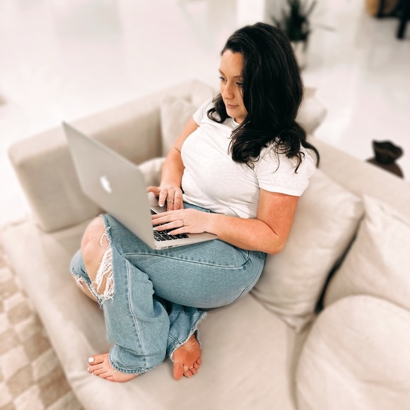 Meet your Posher, Stephanie - Picture 2 of 2